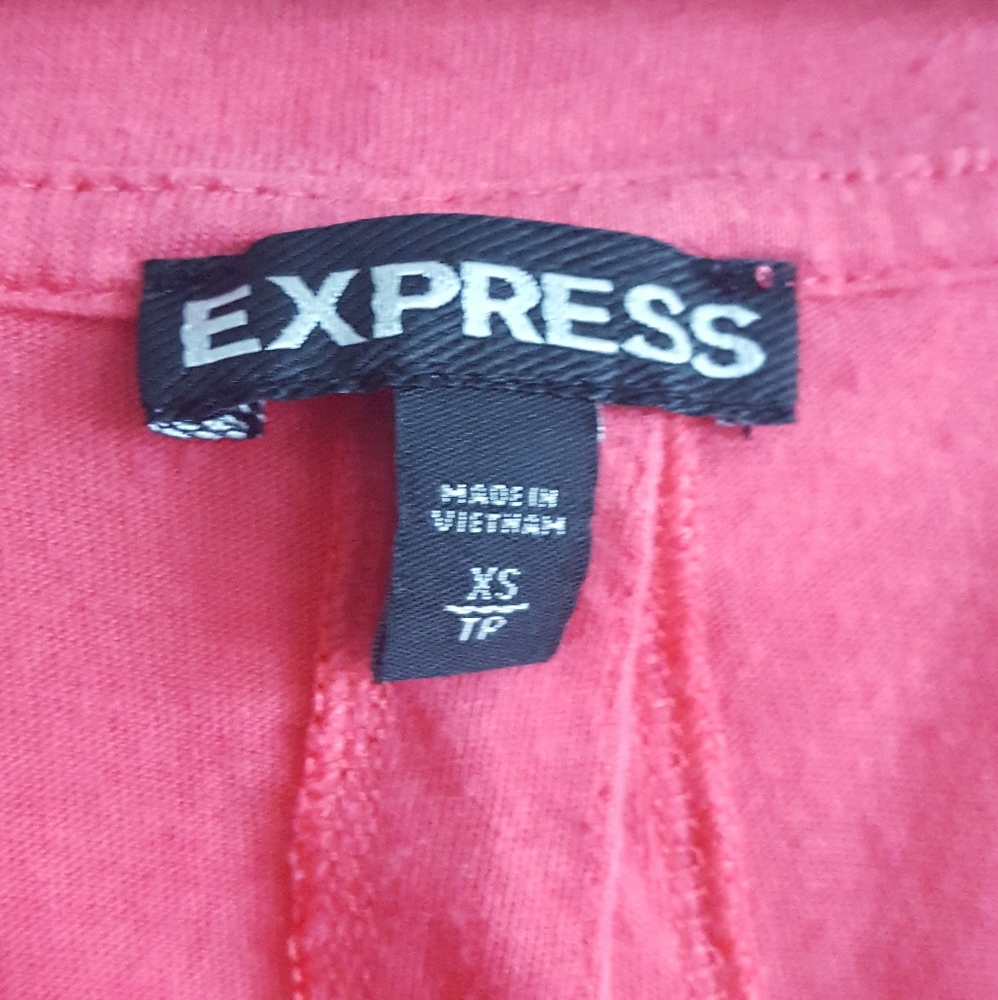 ▪︎Express▪︎Button Back Tux Tail Wedge Tee - Picture 6 of 8